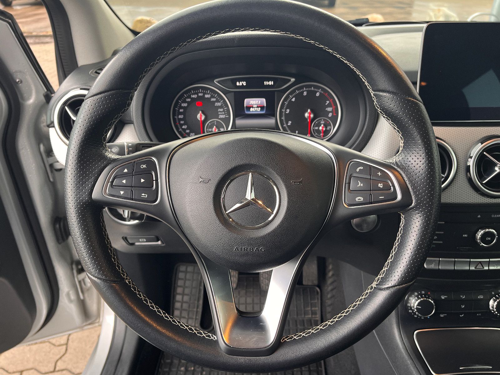 Fahrzeugabbildung Mercedes-Benz B 200 Urban