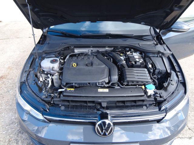 Fahrzeugabbildung Volkswagen Golf VIII Lim. Life/Virtual/LED/Navi/PDC/2.Hd/