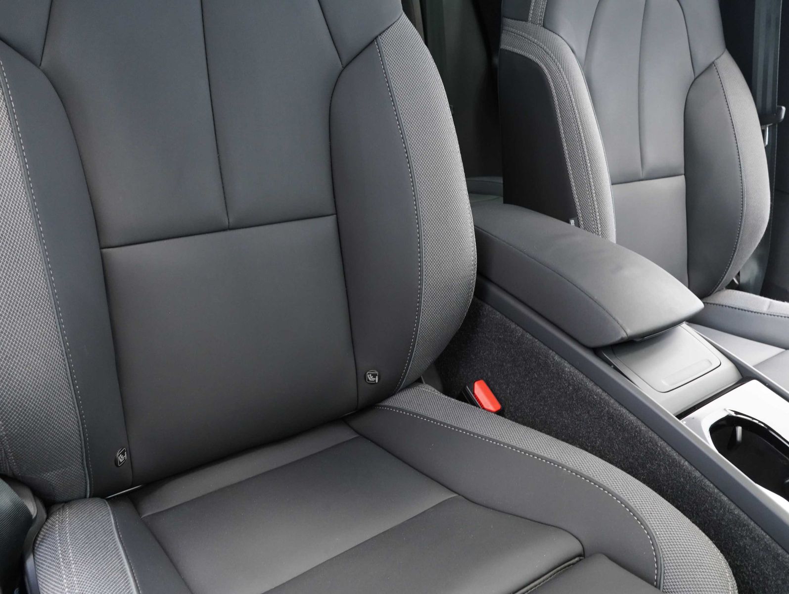 Fahrzeugabbildung Volvo C40 Plus Recharge Twin Pure Electric AWD