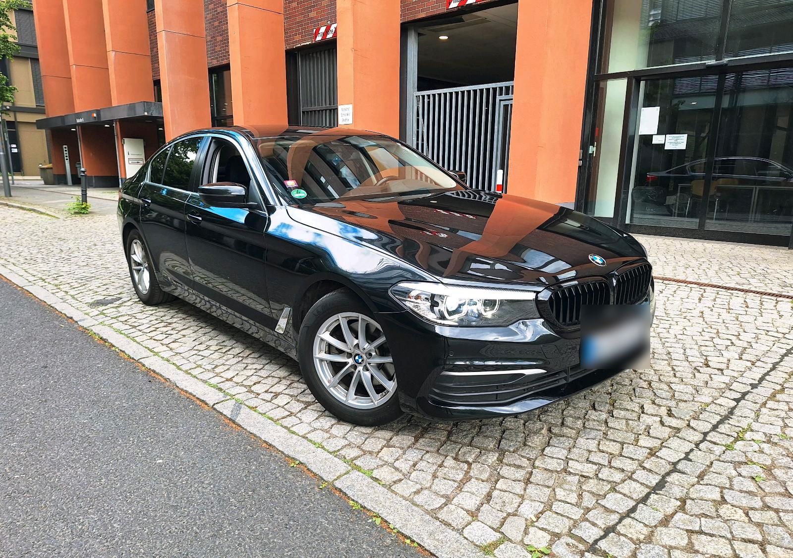 BMW BMW 520i Automatik G30 SCHECKHEFT TOP ZUSTAND