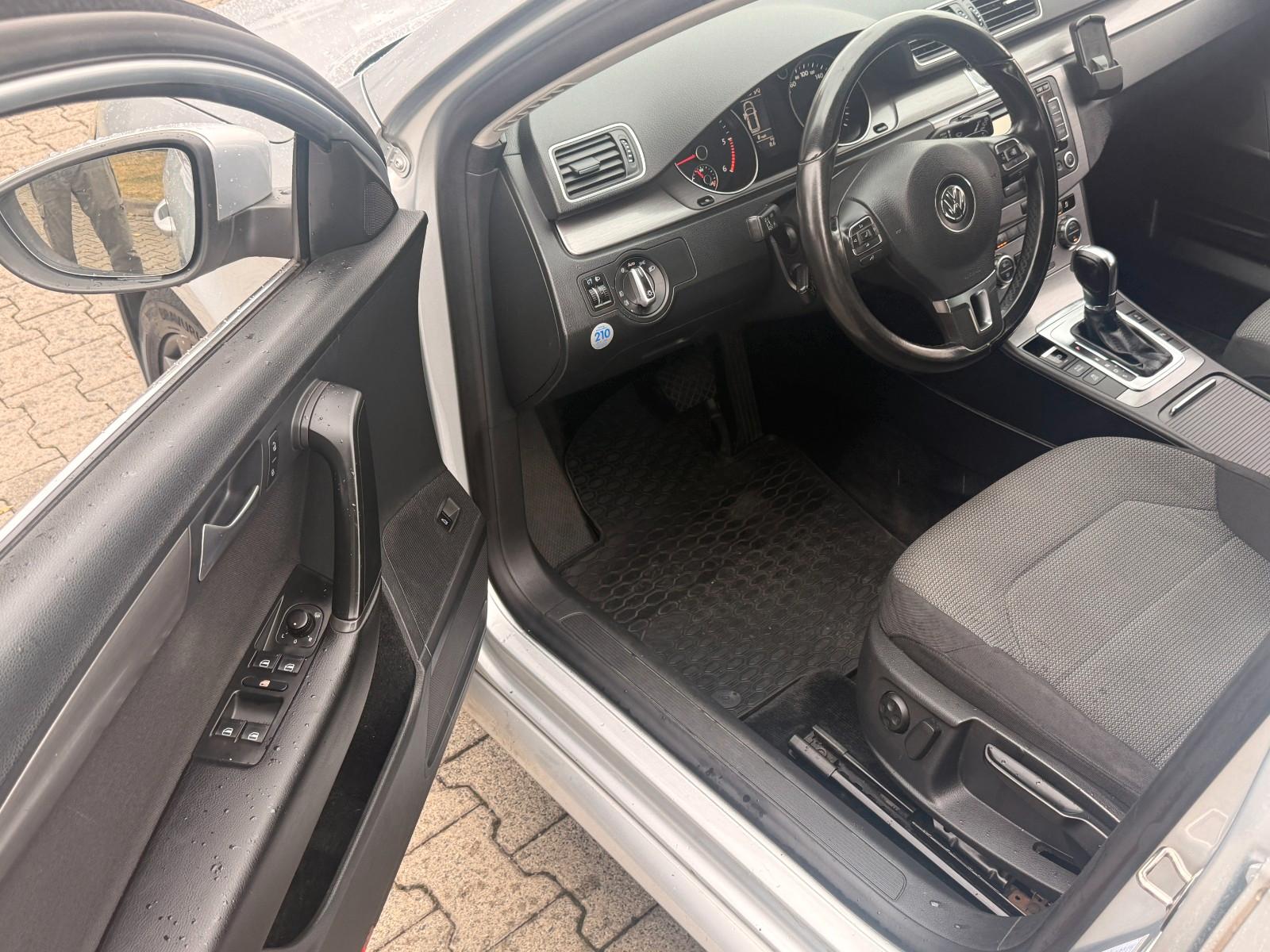 Volkswagen Passat 2012 — photo 24