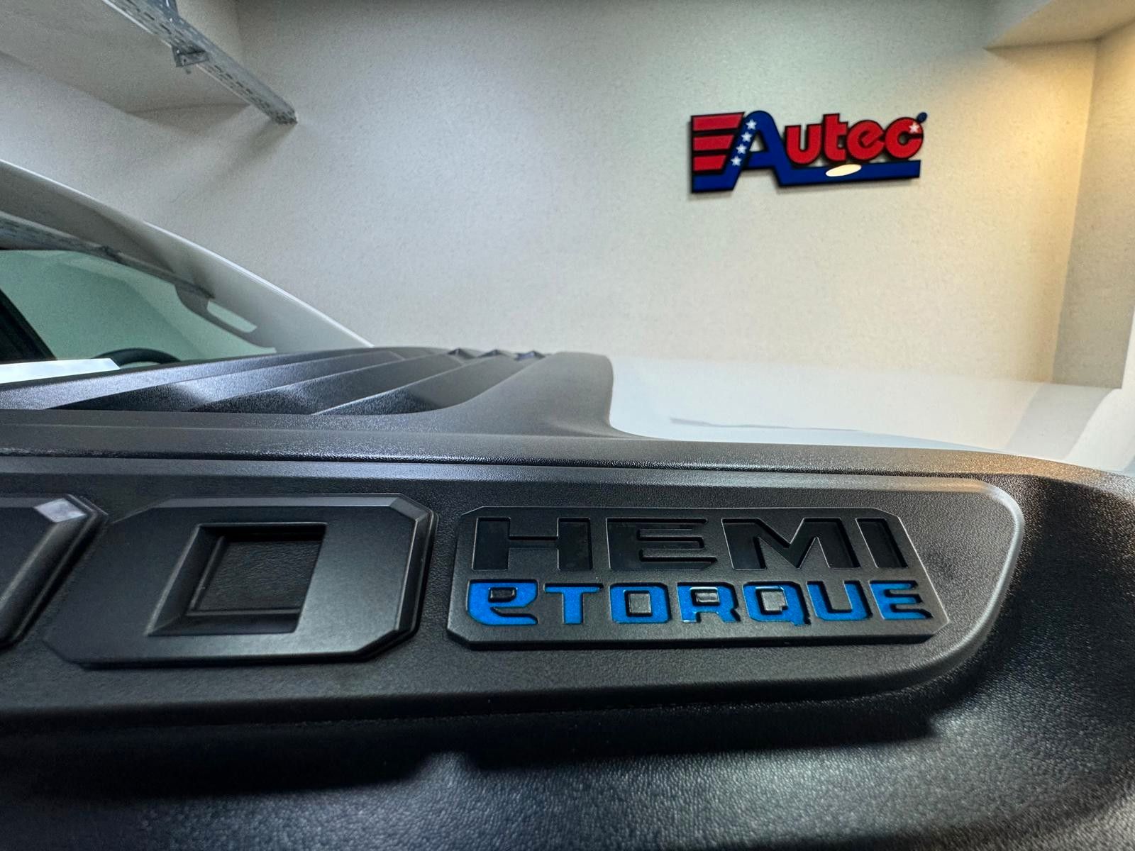 Fahrzeugabbildung Dodge LARAMIE CREW CAB SPORT  12" LUFTF. 22"  HEMI 4x4