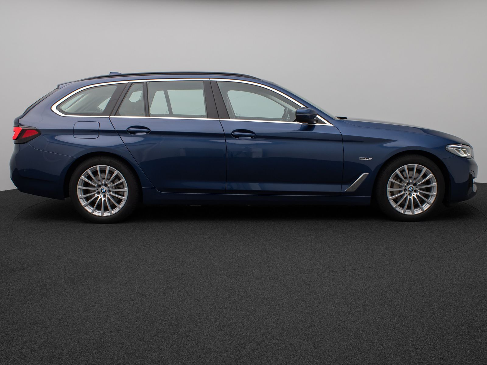 Fahrzeugabbildung BMW 530e Kamera Laser HUD DAB 4Klima ACC Komfortsitz