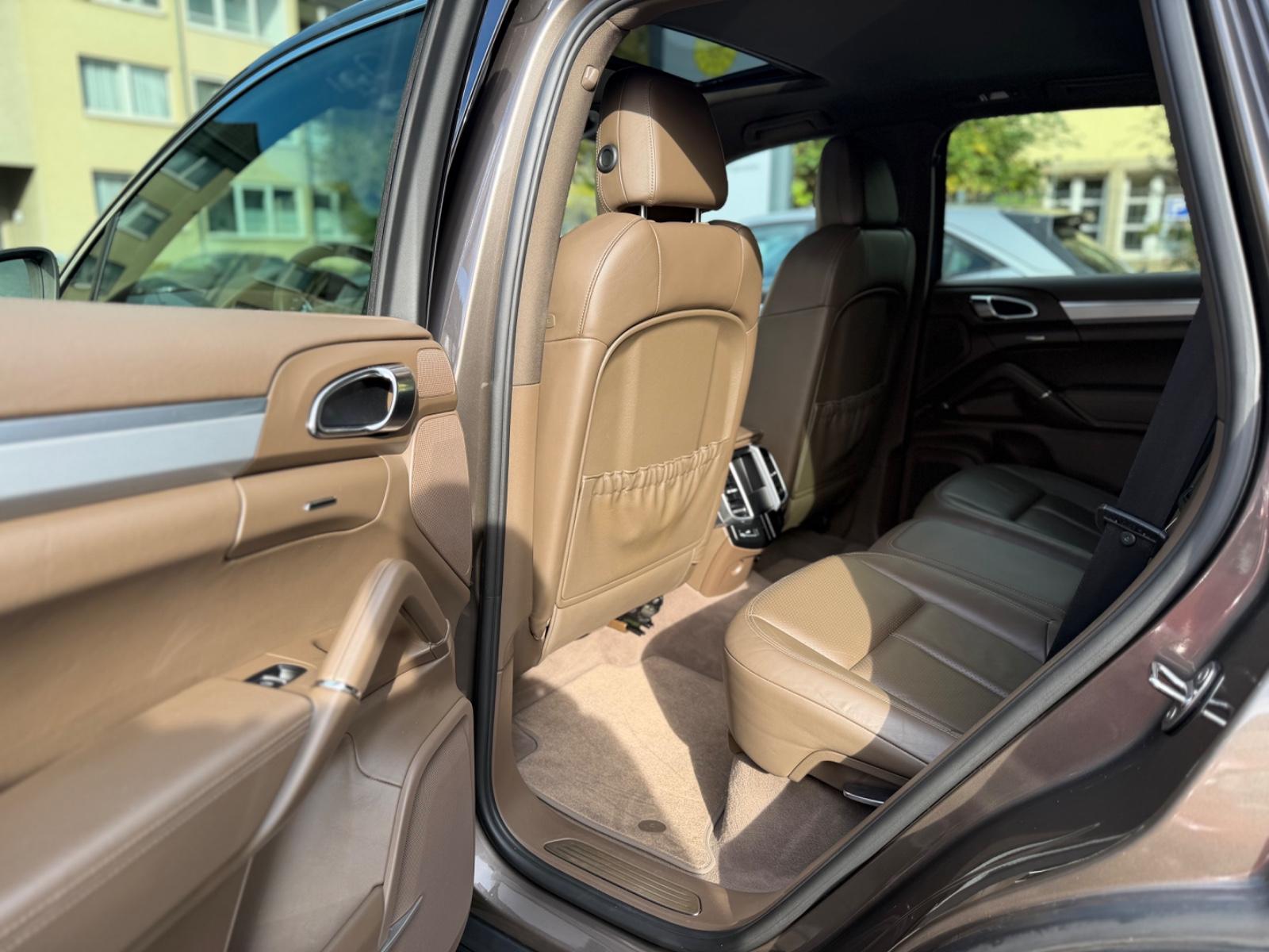 Porsche Cayenne*NAVI*PDC*SHZ*LEDER*MEMORY*LED