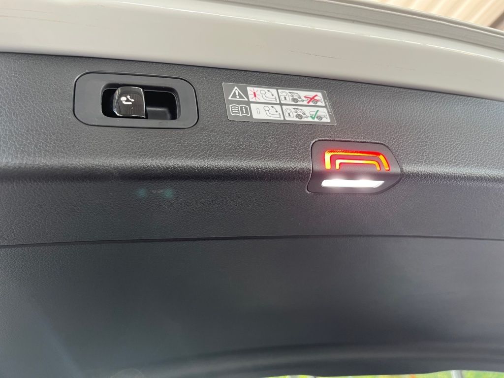 Fahrzeugabbildung Mercedes-Benz C 300 dT AMG AHK Totwi. LED Memory Burm. KAM SHZ