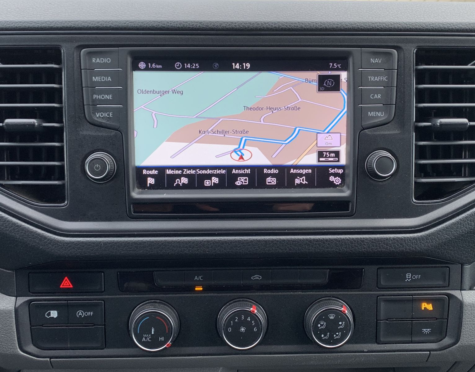 Fahrzeugabbildung Volkswagen Crafter Kasten 35 Mittellang FWD*Navi*Klima*