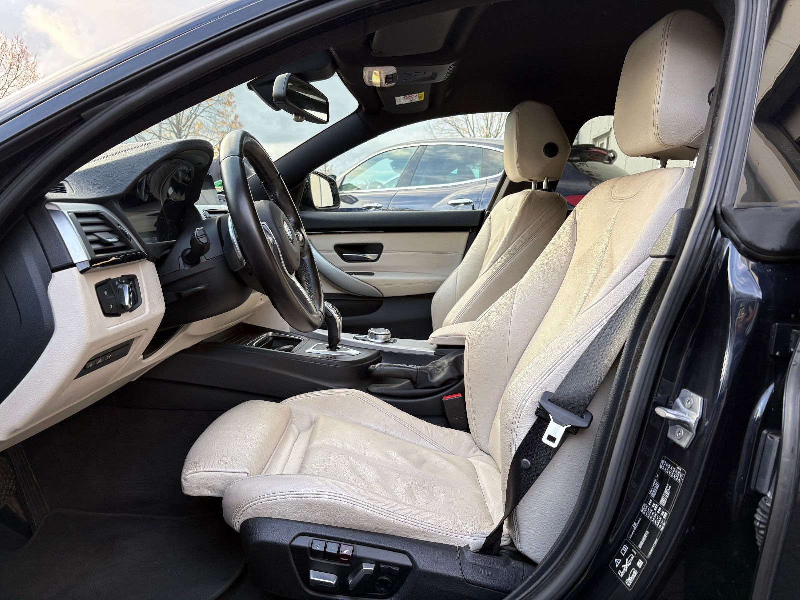 Fahrzeugabbildung BMW 420 i Gran Coupe xDrive M-Paket/HEAD-UP/MEMORY/