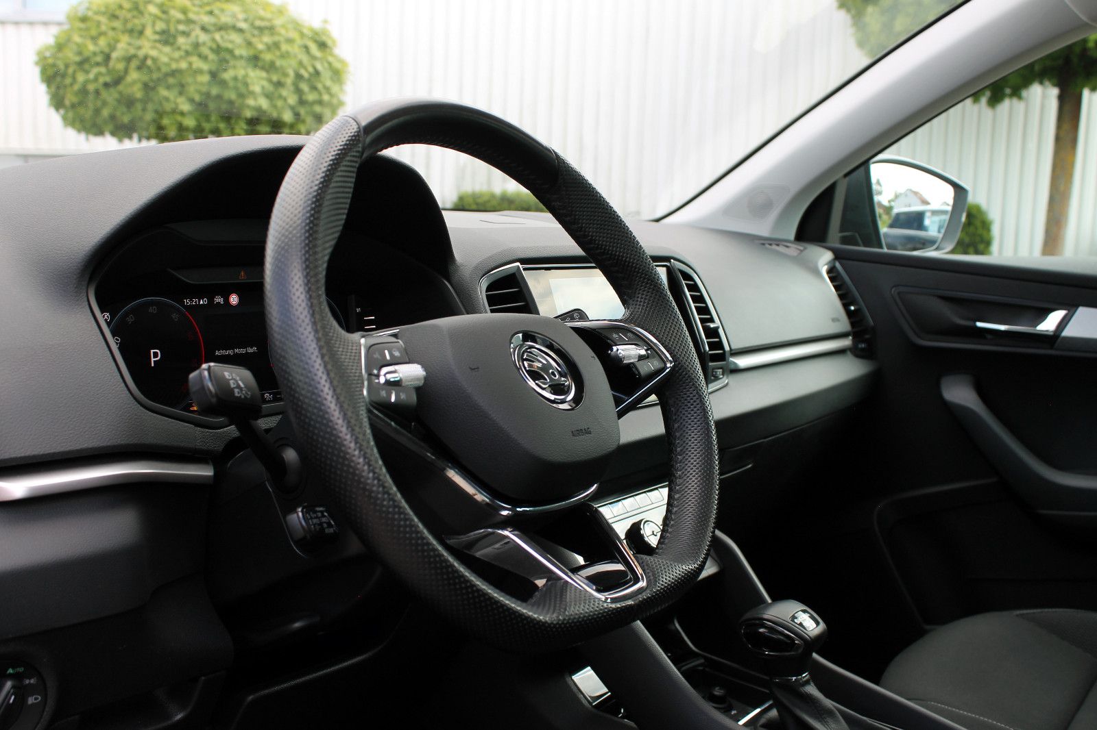 Fahrzeugabbildung SKODA Karoq Amb. 2.0 TDI 4x4 DSG ACC LED PANO KAM AHK