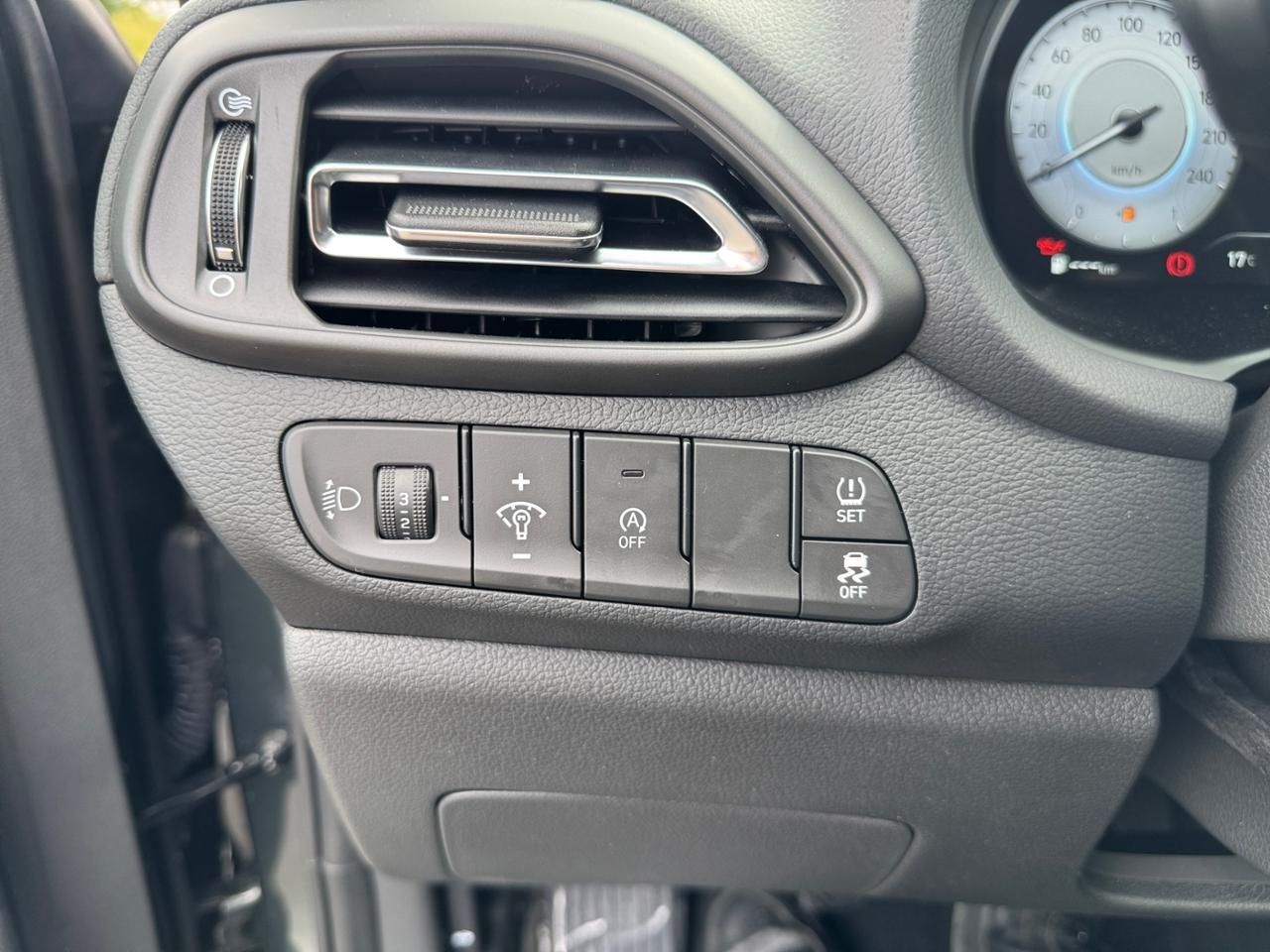 Fahrzeugabbildung Hyundai i30 ADVANTAGE *LED*NAVI*SHZ*LHZ*NAVI*USB*DAB+