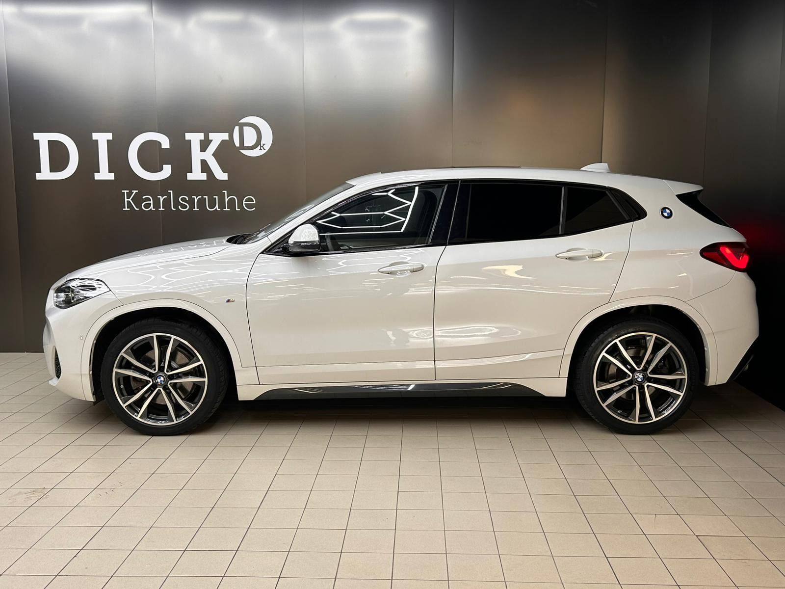 Fahrzeugabbildung BMW X2 20d M Sport M PAKET+SHADOW+PANO+HEAD+KAMER+19