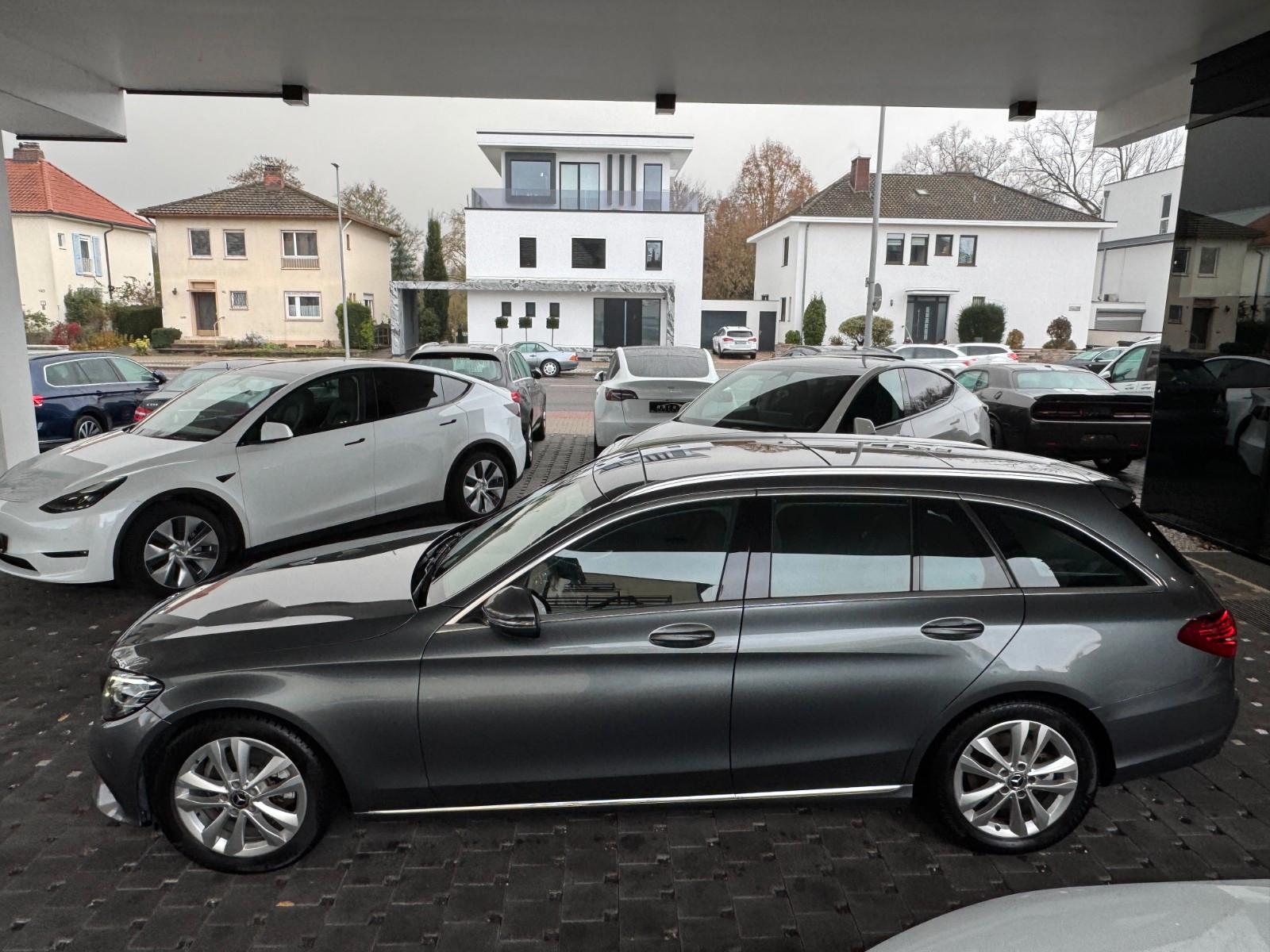 Mercedes-Benz C 220d T Avantgarde|9G|PANO|LED|COMAND|ParkPilot