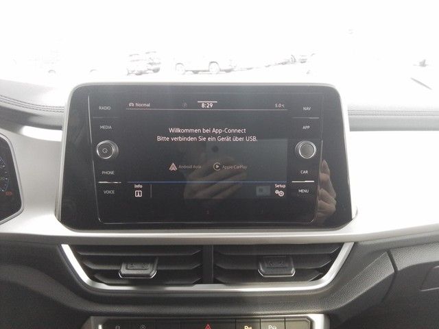 Fahrzeugabbildung Volkswagen T-Roc Move Matrix ACC PDC Climatronic AID SH LM