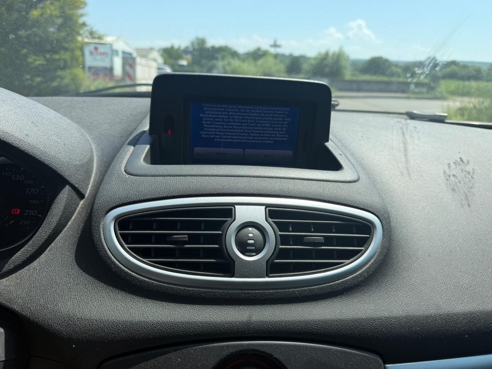 Renault Clio 2010 — photo 14