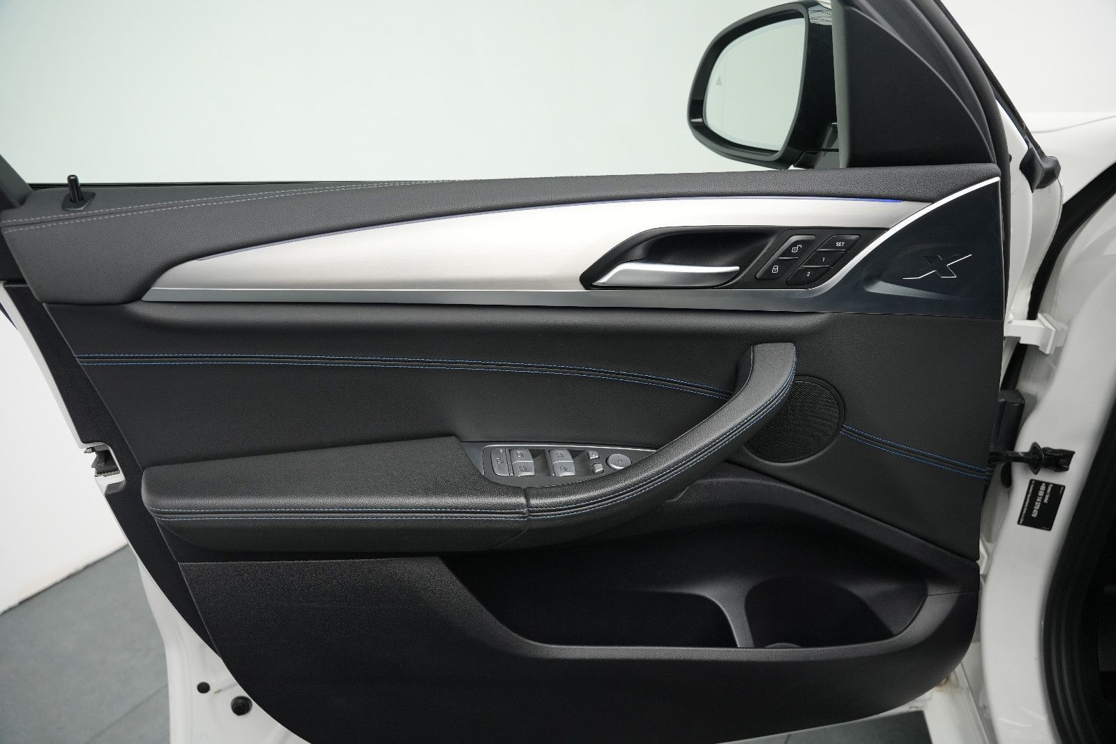 Fahrzeugabbildung BMW X4 M40 /HUD/LED/AHK/Leder/HUD/Ambiente/360°Cam/