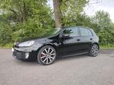 Volkswagen Golf 2.0 TSI DSG GTI Adidas GTI - Volkswagen Golf: GTI Adidas