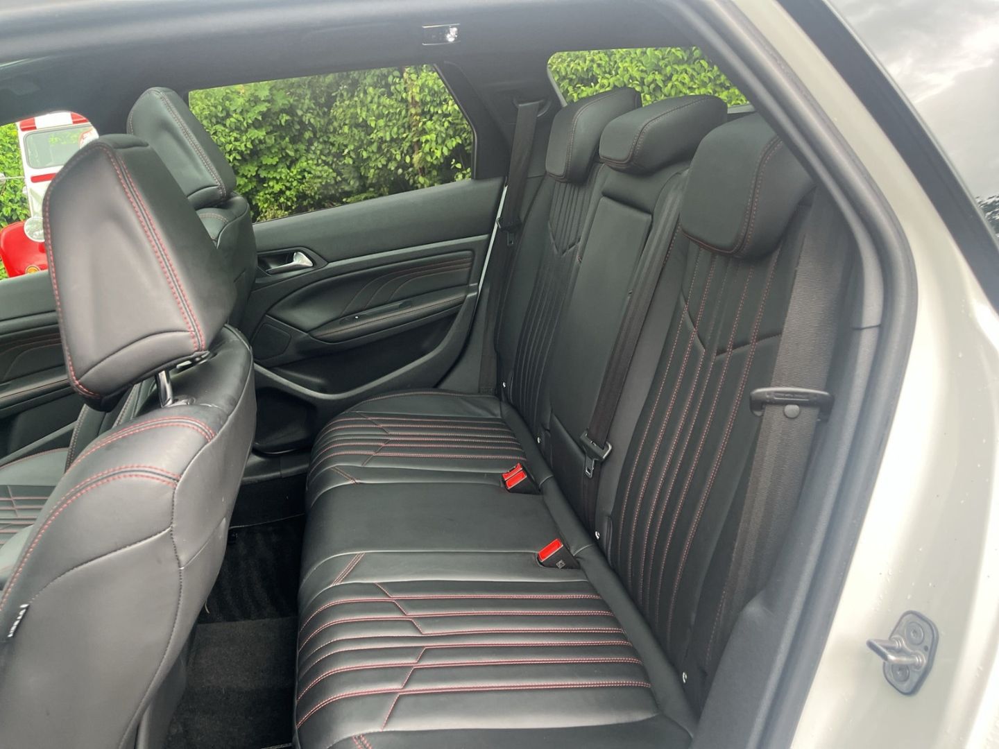 Fahrzeugabbildung Peugeot 308 SW GT BlueHdi 180 EAT6 Sportpaket Panorama