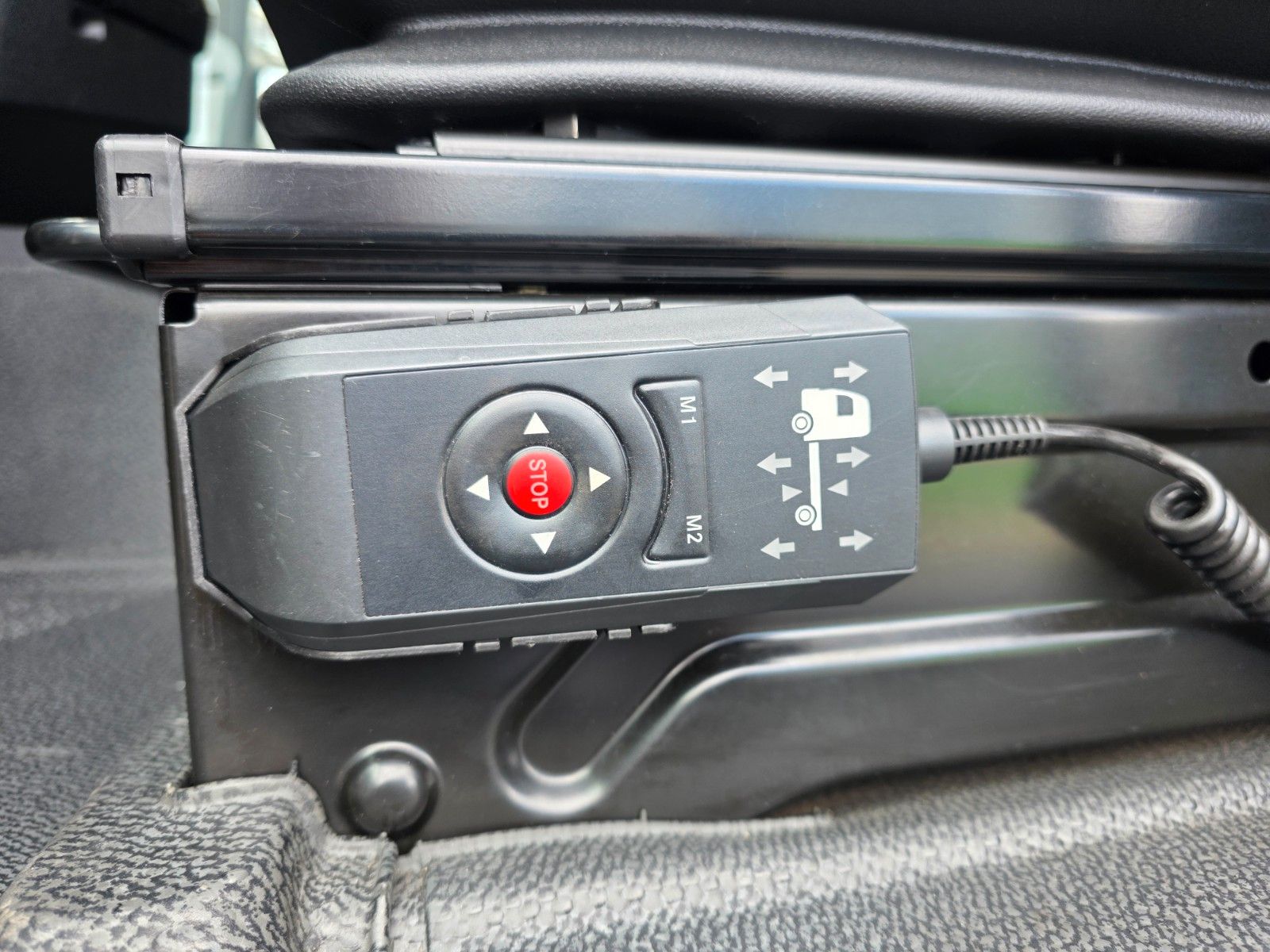 Fahrzeugabbildung Mercedes-Benz Actros 2542 L 6x2 BDF Retarder ADR