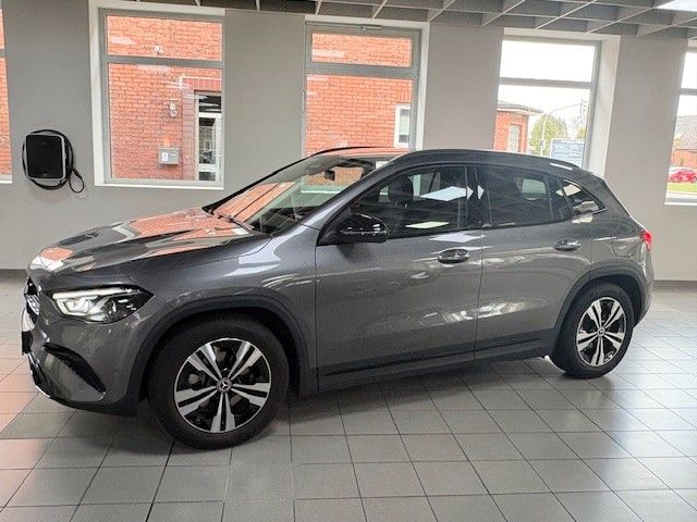 MERCEDES-BENZ GLA 200d*AHK*NIGHT*MULTIBEAM*TOT+SPUR-FERN-ASSI*