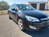 Opel Astra J Sports Tourer Design Edition - Opel Astra aus 2011: Sports Tourer