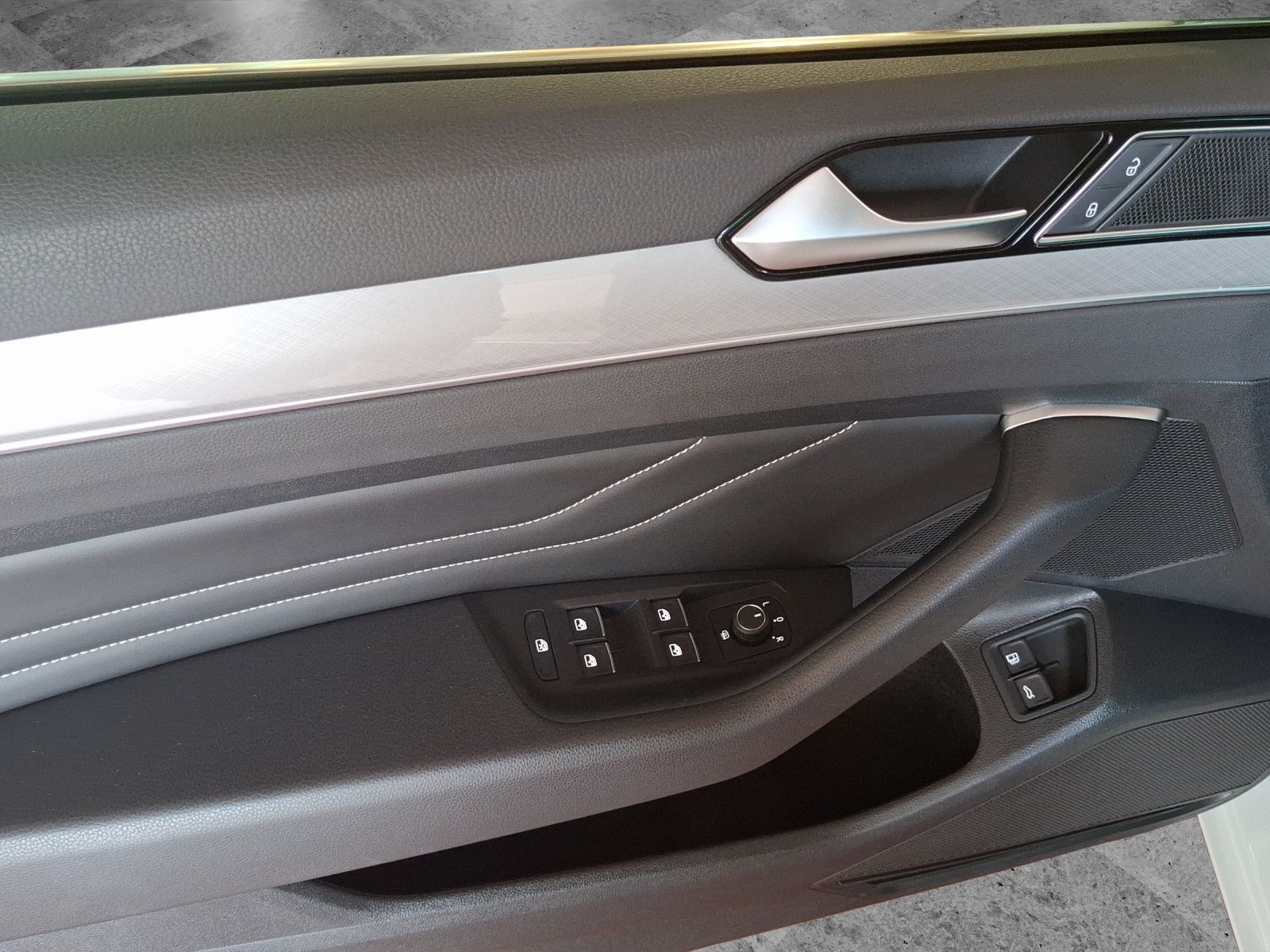 Fahrzeugabbildung Volkswagen Passat Variant GTE DSG Standhzg. Matrix AHK Navi