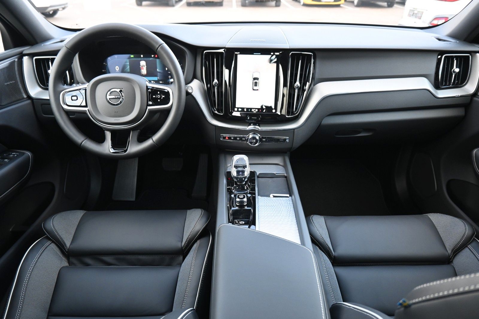 Fahrzeugabbildung Volvo XC60 B5 AWD Plus Dark*FSHZG*360°*H&K*ACC*AHK