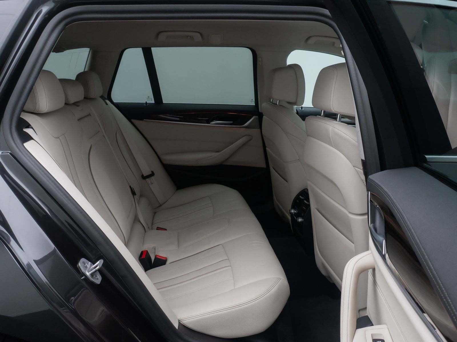 Fahrzeugabbildung BMW 520d Luxury Line Kamera DAB HiFi WLAN Alarm 19"