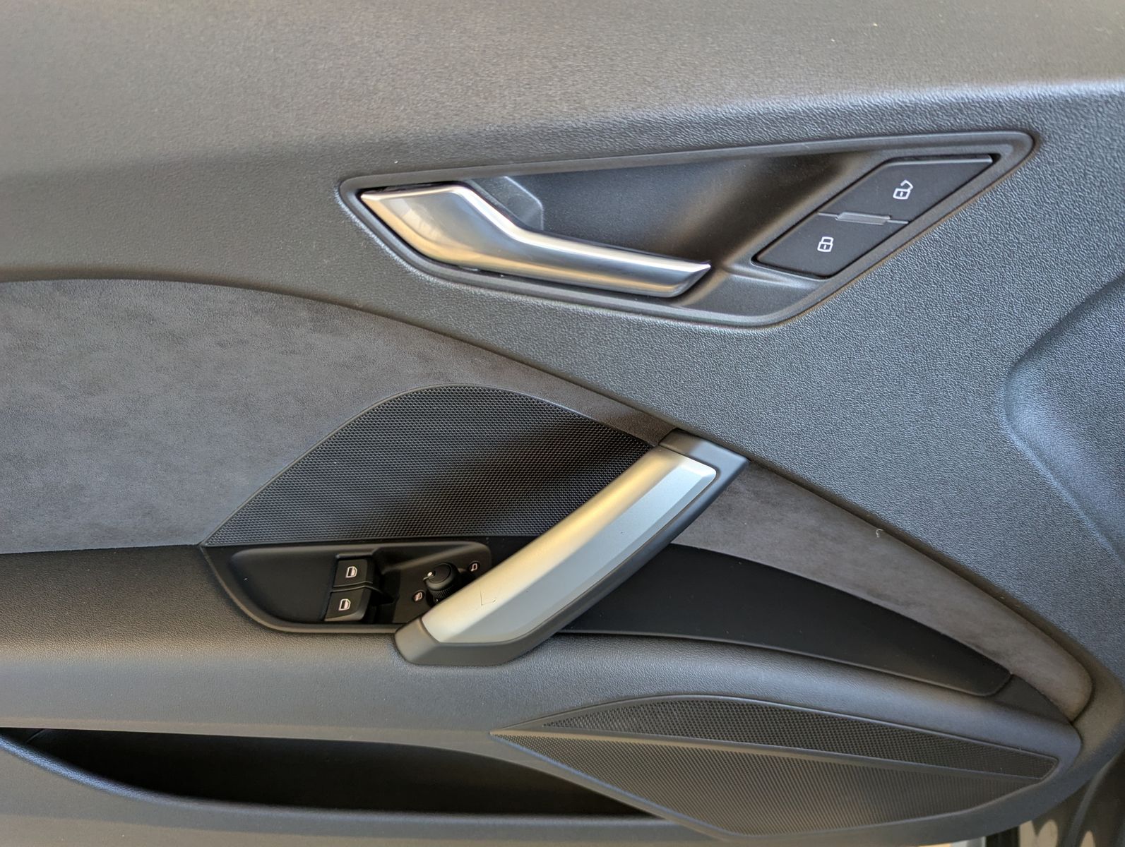 AUDI TT 1.8 TFSI S-tr. S-Line Alcantara Sitzheiz 19" - Image 25