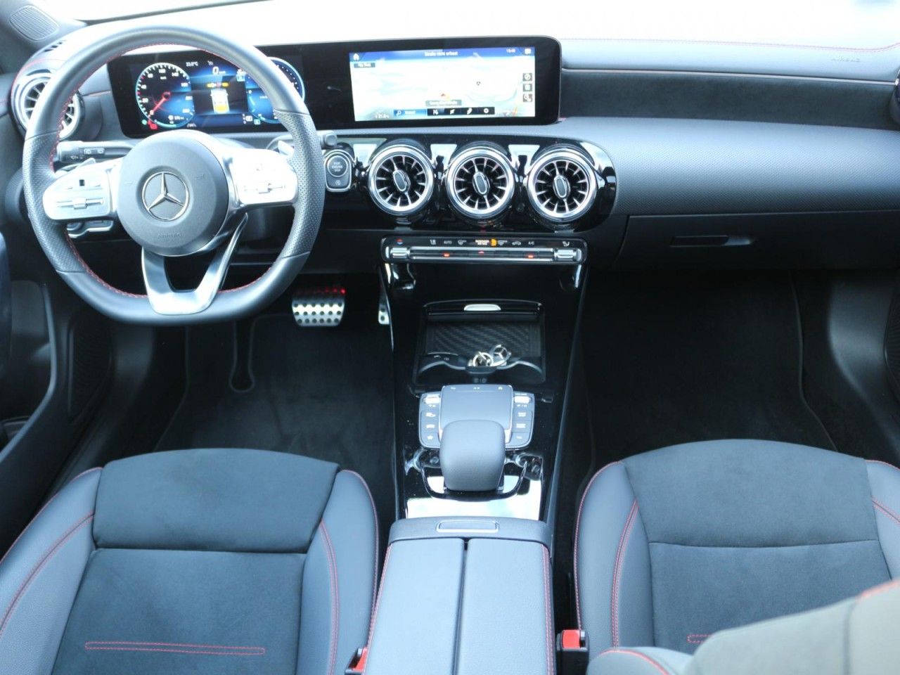 Fahrzeugabbildung Mercedes-Benz CLA 200 Shooting Brake AMG Line *MB Gar. 07/26*