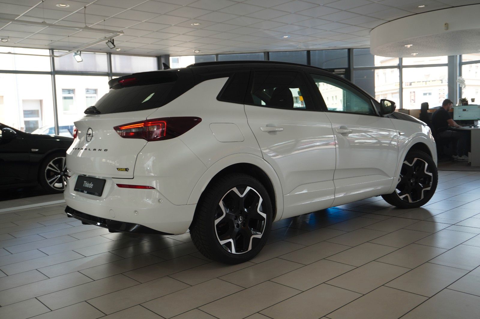 Fahrzeugabbildung Opel Grandland (X) 1.6T GSe HYBRID 4X4 NAVI/LED/SPORT