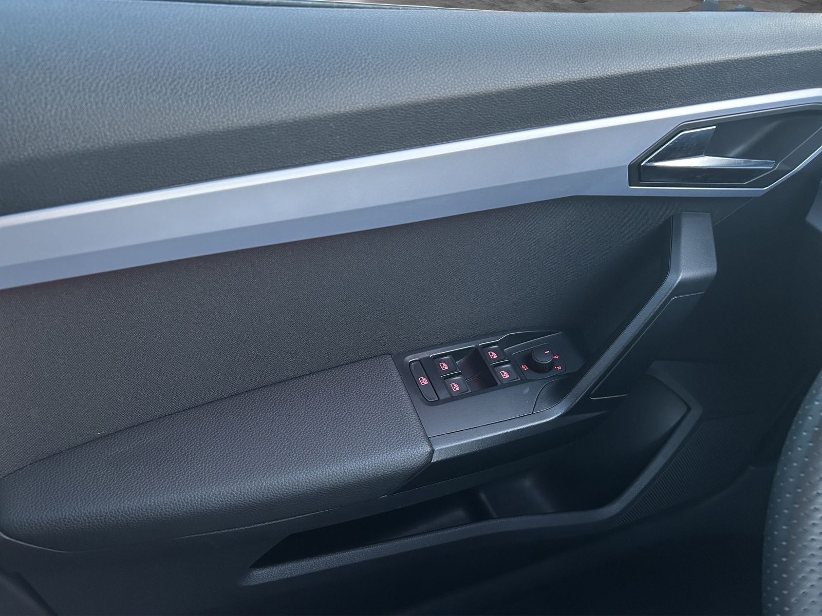 Fahrzeugabbildung SEAT Arona TSI FR-Line DSG LED Navi AID ACC RFK SH LM