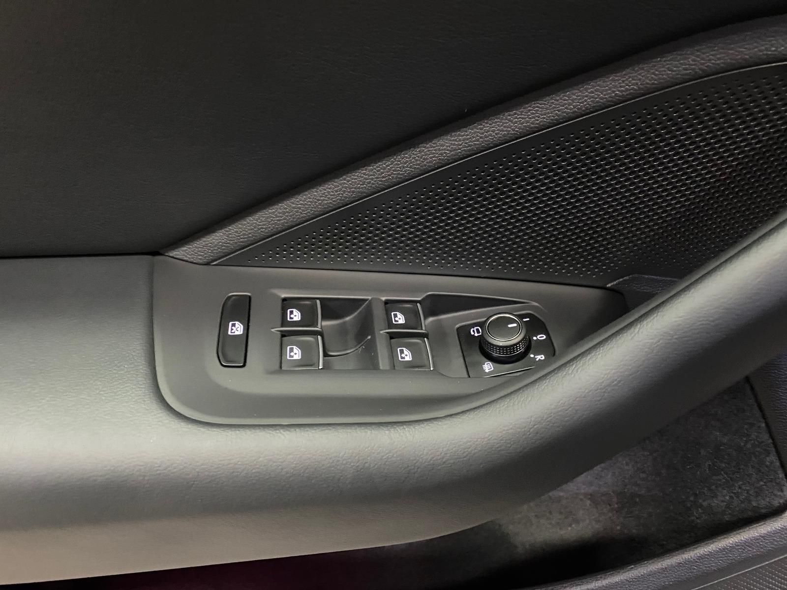 Fahrzeugabbildung Volkswagen Passat Variant 1.5 eTSI Elegance AHK+MATRIX+ACC+