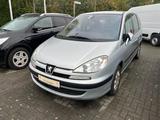 Peugeot 807 hydraulische Rollstuhlrampe HDi 130 - Peugeot 807 mit Schiebetür