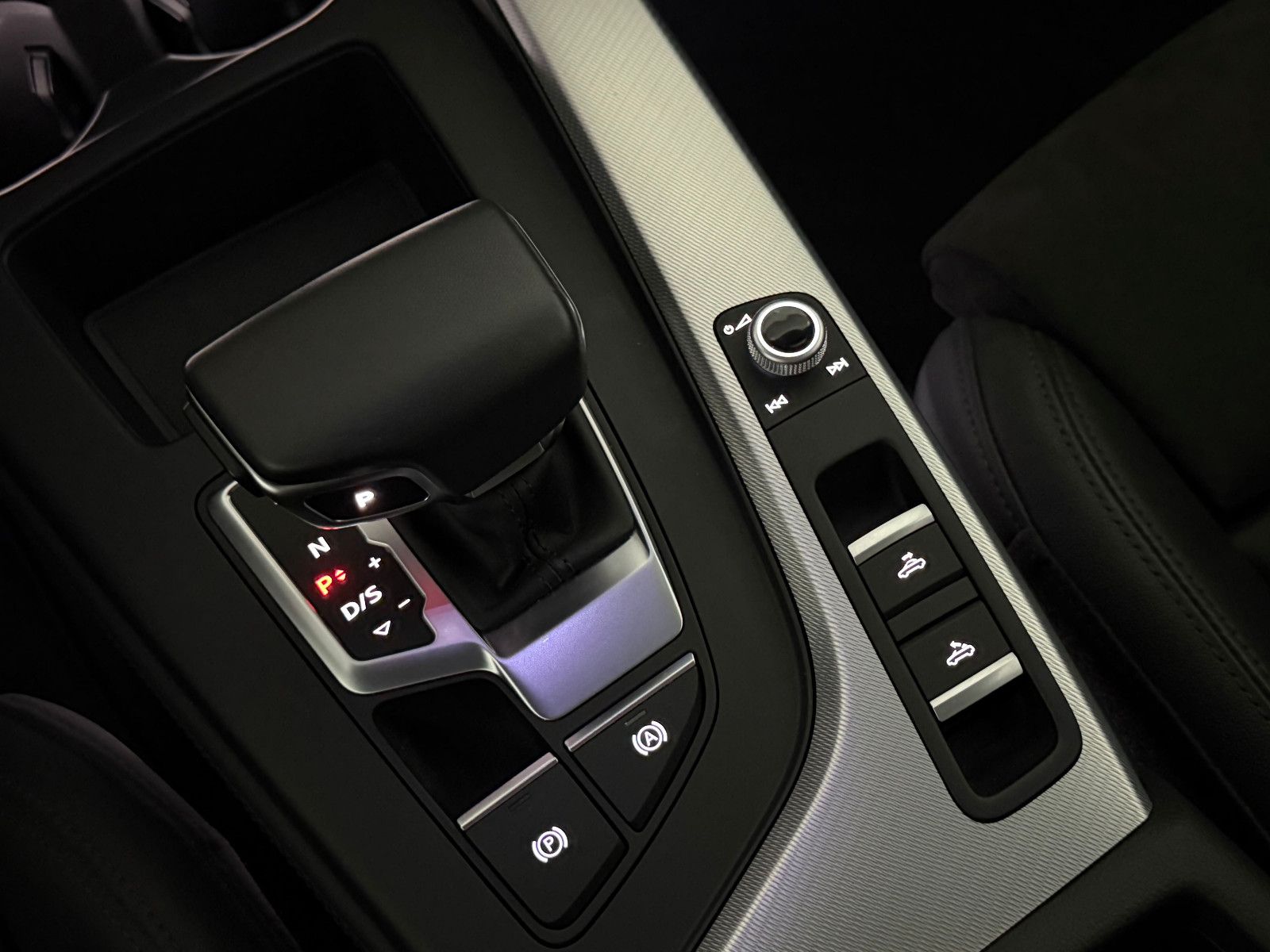 Fahrzeugabbildung Audi A5 Cabriolet 40 TFSI Quattro/AHK/MATRIX/VRTL PIT