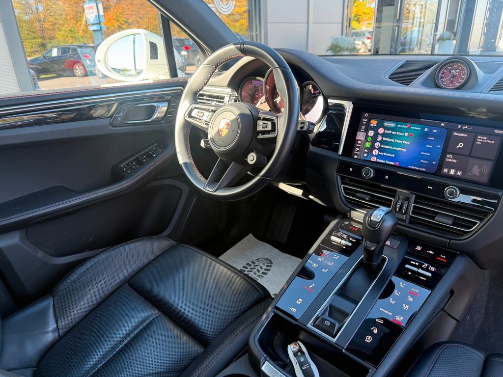PORSCHE Macan 2023