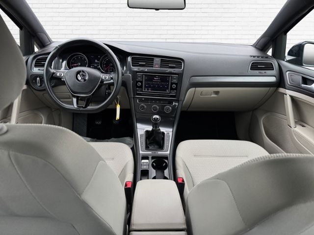 Fahrzeugabbildung Volkswagen Golf Comfortline 1.0 TSI 5-Gang AC PDC ZV