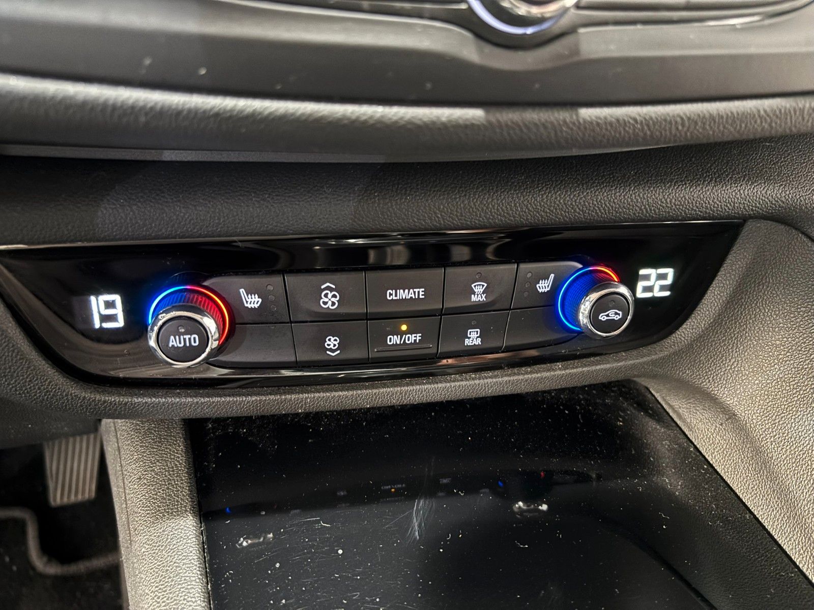 Fahrzeugabbildung Opel Insignia B ST 1.5 INNOVATION NAVI/SHZ/KAMERA/MAT