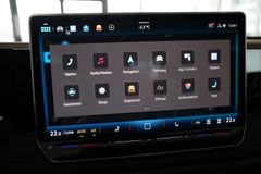 VW Tiguan 1.5 eTSI R-Line | Pano | HuD | AHK | 20" VW Tiguan 1.5 eTSI R-Line | Pano | HuD | AHK | 20"