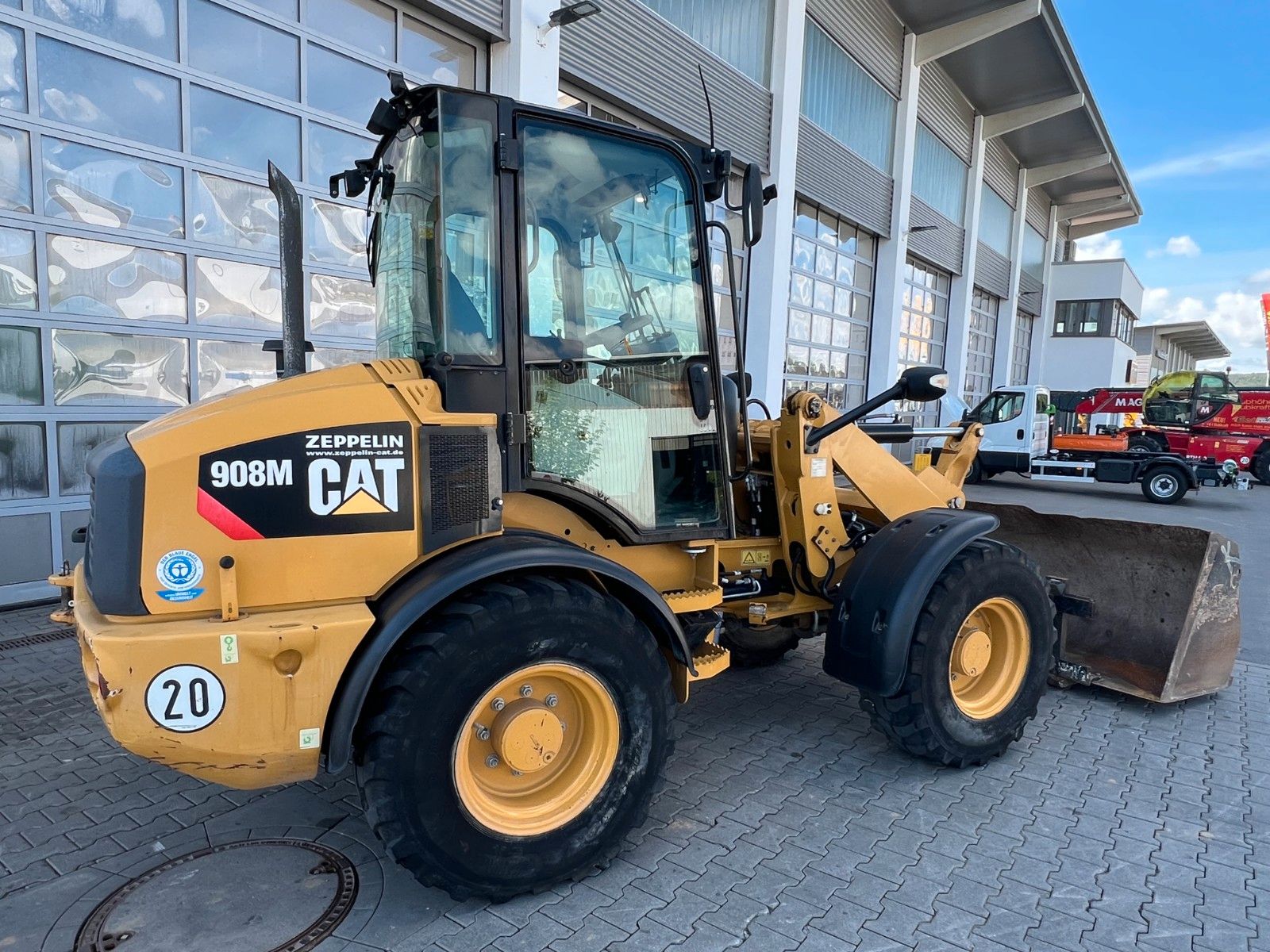 Fahrzeugabbildung CAT 908M / 1.554h / Gabel / Schaufel