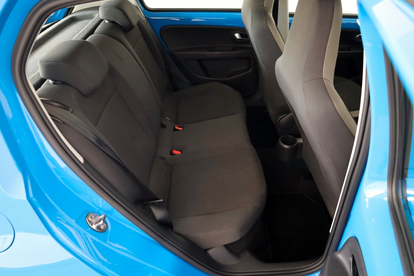 Fahrzeugabbildung Volkswagen up! high up! Klima, 8-fach bereift