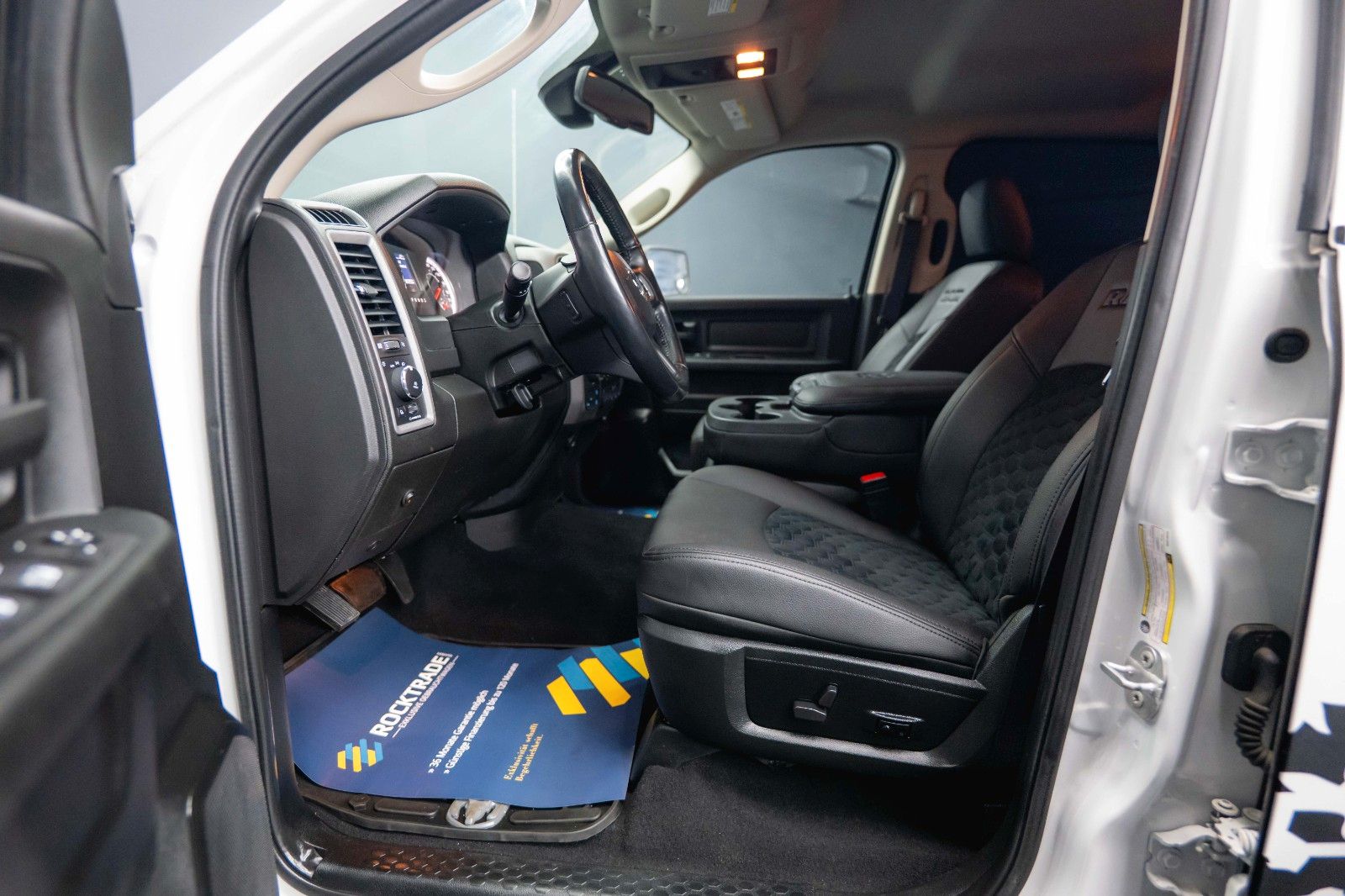 Fahrzeugabbildung Dodge RAM 5.7 V8 HEMI 4x4 OFFROAD Night-Paket *LED*AHK