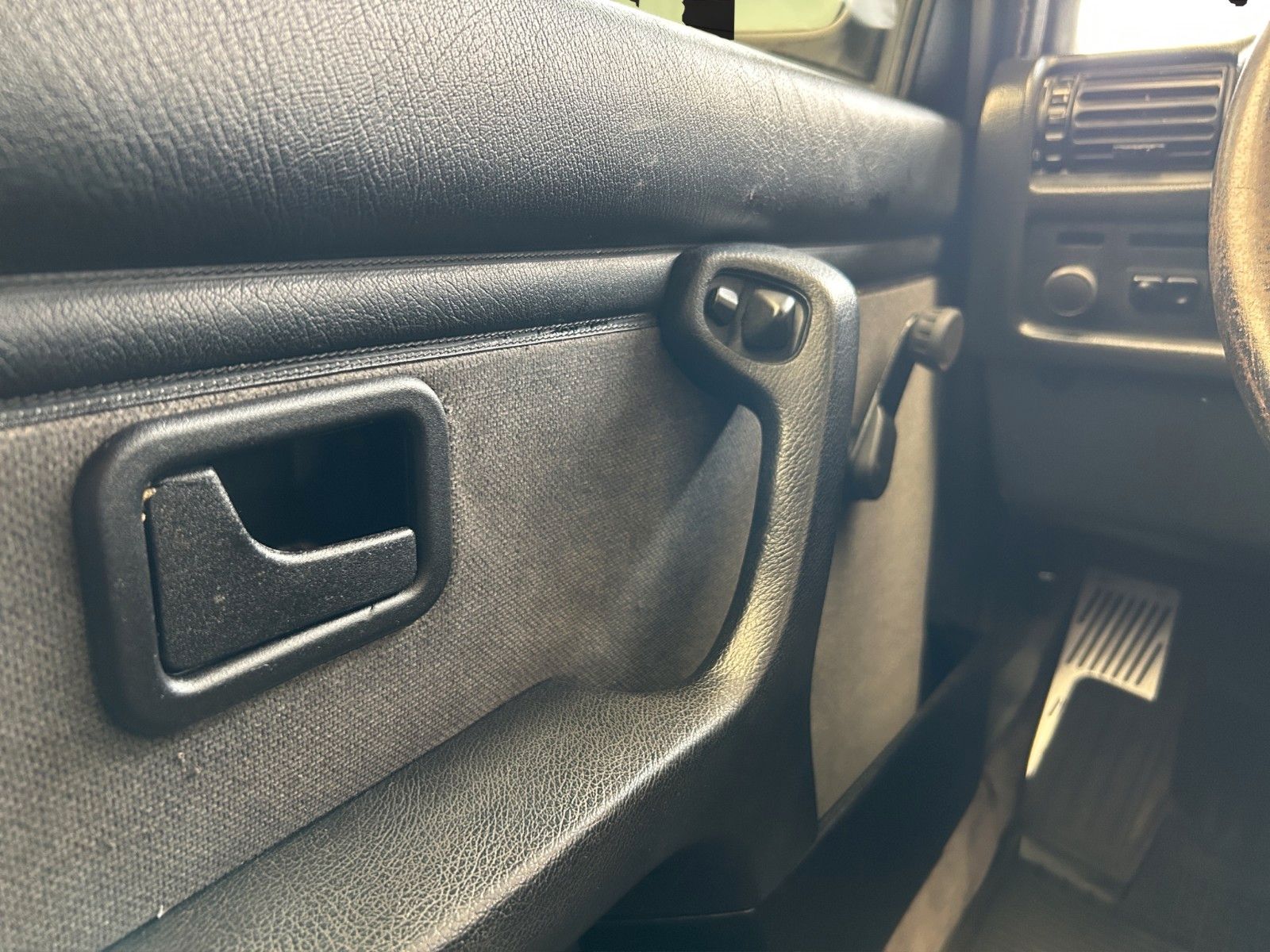 Fahrzeugabbildung BMW 320i E30/Automatik/Leder/H-Zulassung