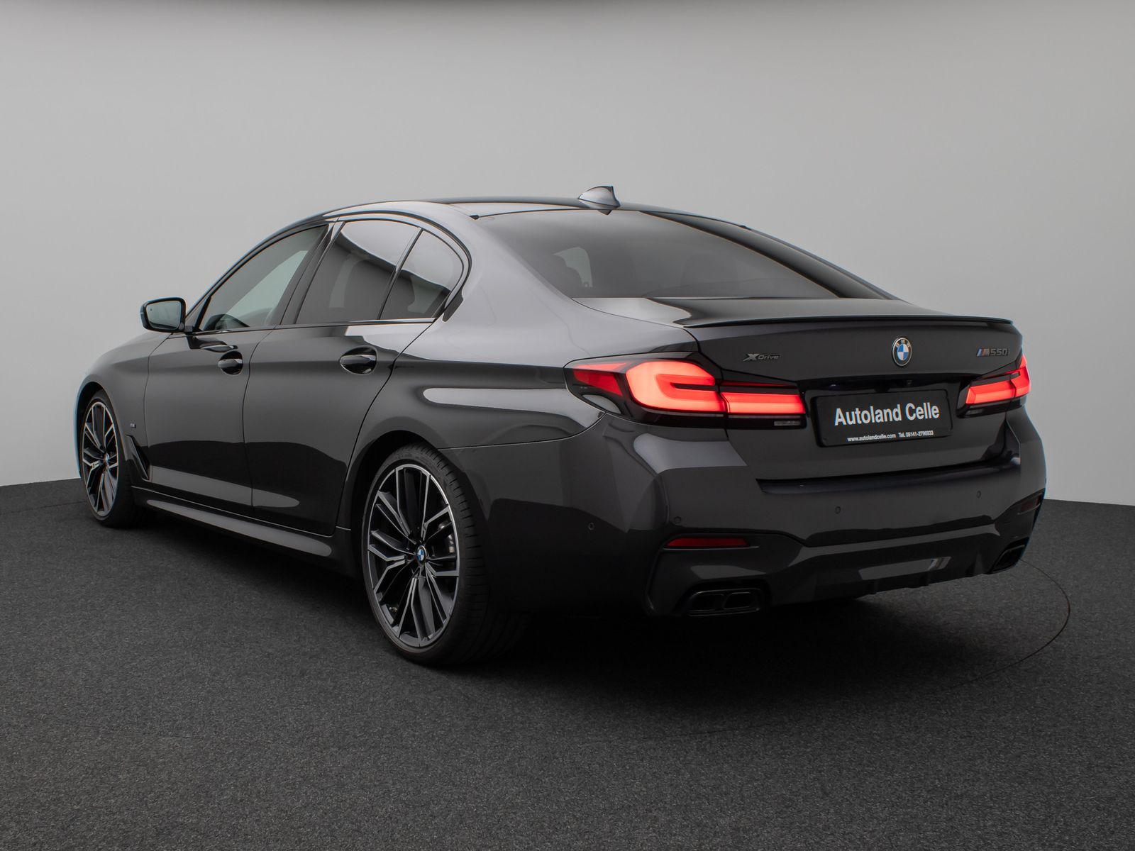 Fahrzeugabbildung BMW M550i xD Laser SoftClos 360°HUD DAB H/K DisplKey