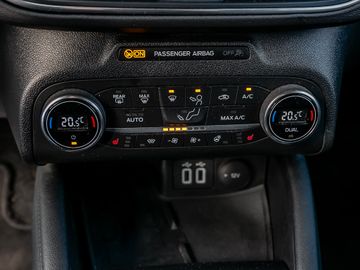 Ford Focus Turnier 1.0 Titanium Kamera Navi LED