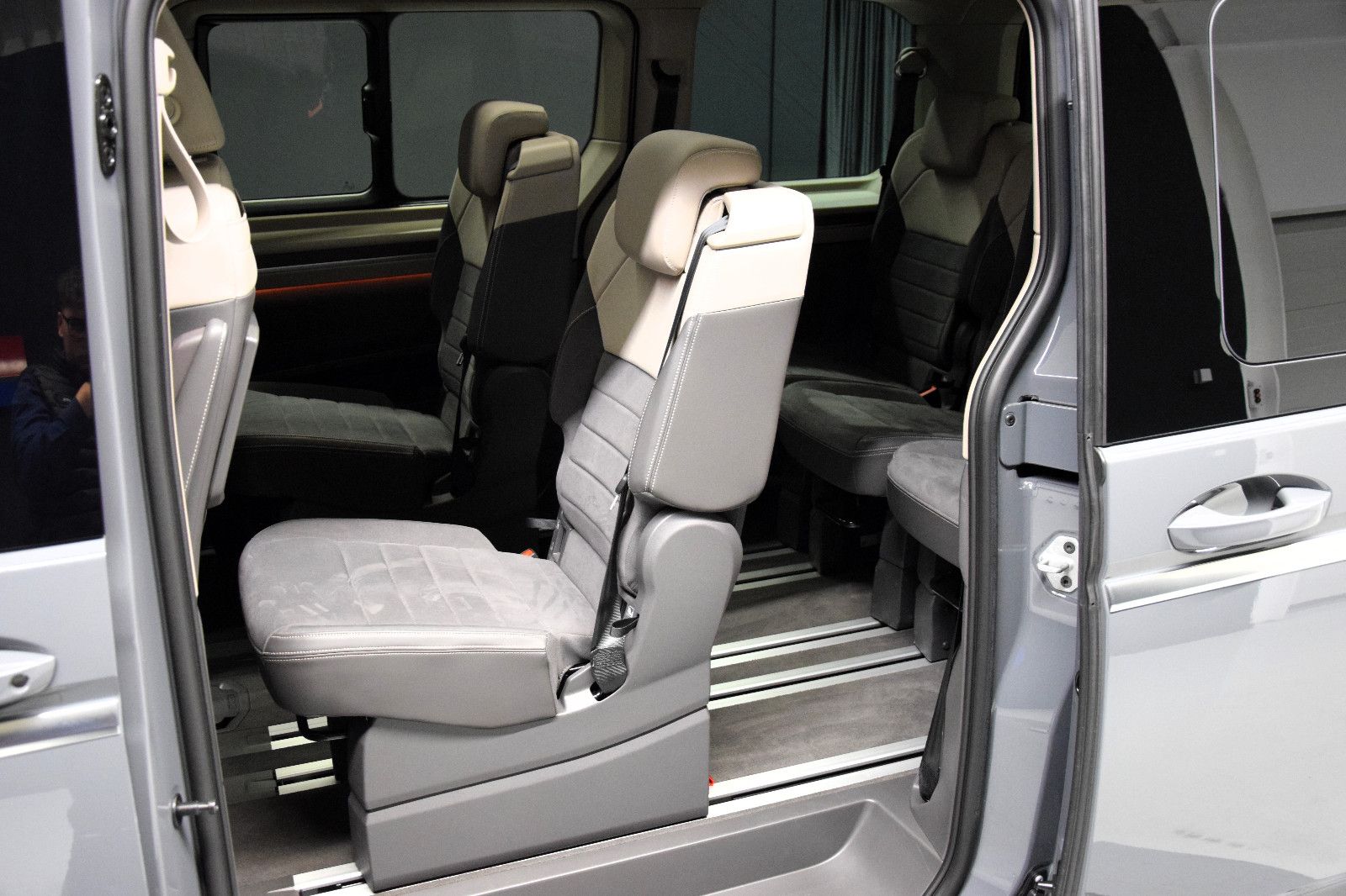 Fahrzeugabbildung Volkswagen T7 Multivan Style 7-Sitze Easy-Open Panorama ACC