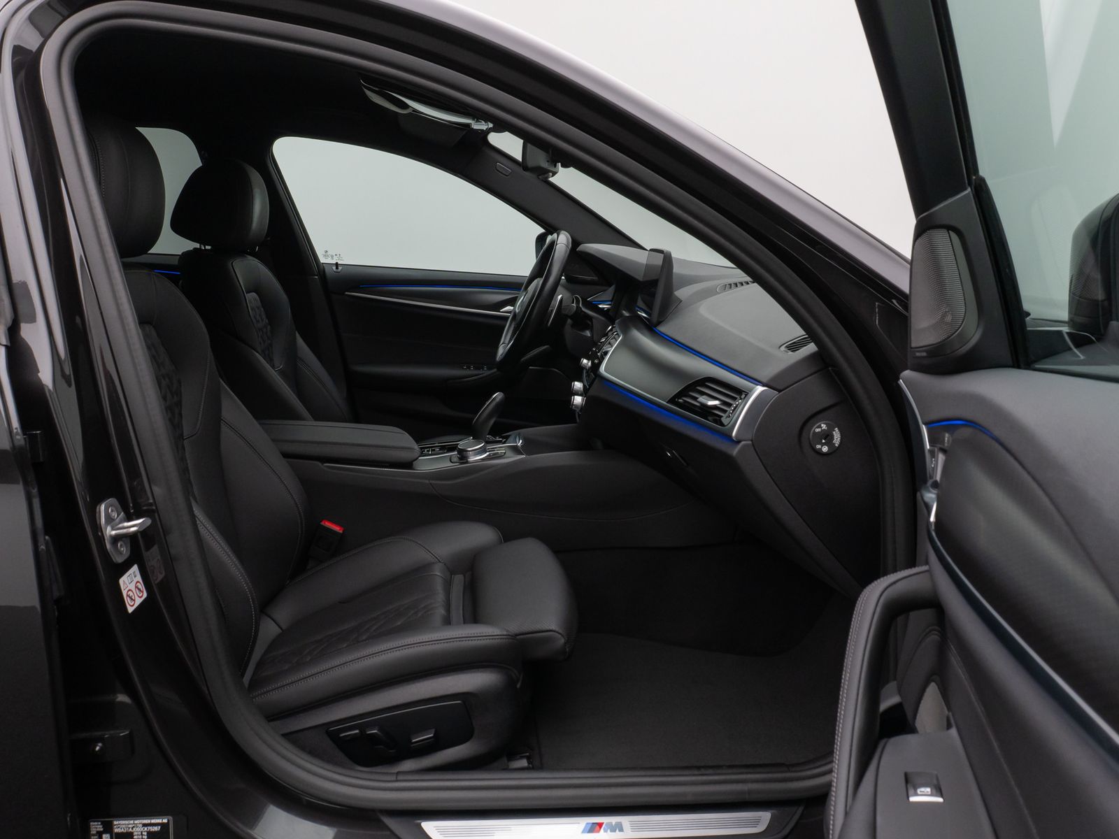 Fahrzeugabbildung BMW 530d xD M Sport Kamera HUD DAB H/K Komfort Alarm