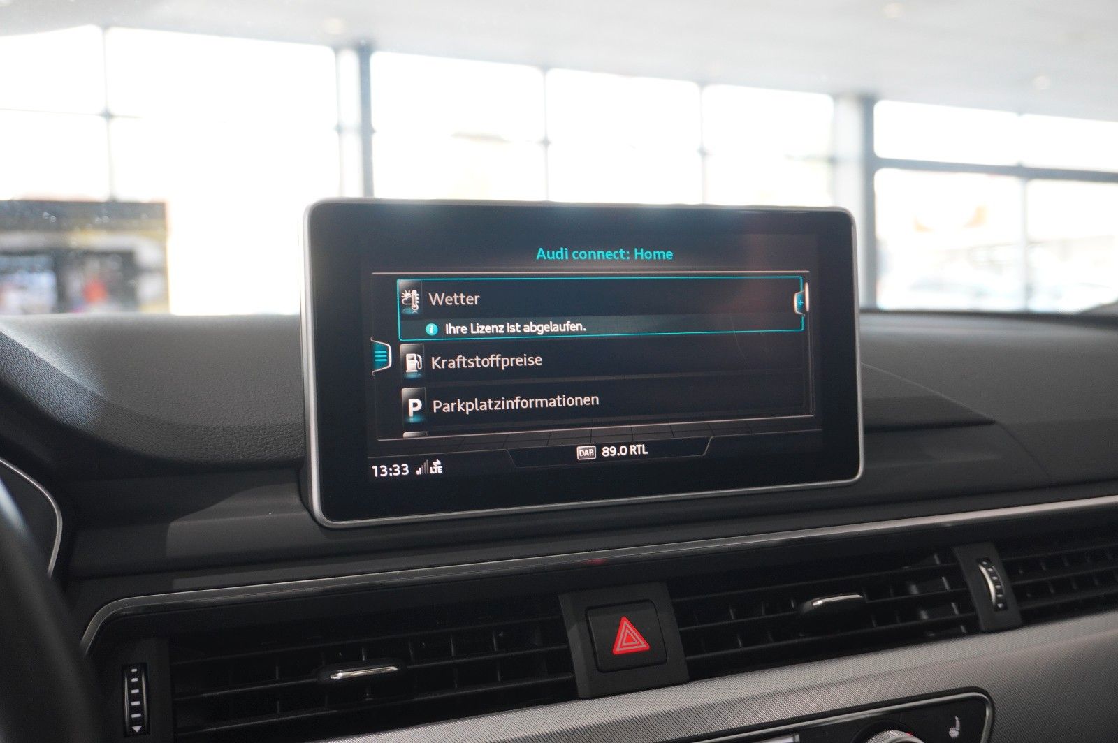Fahrzeugabbildung Audi A4 Avant 35 TDI S-LINE SPORT NAVI/LED/KAMERA/DAB