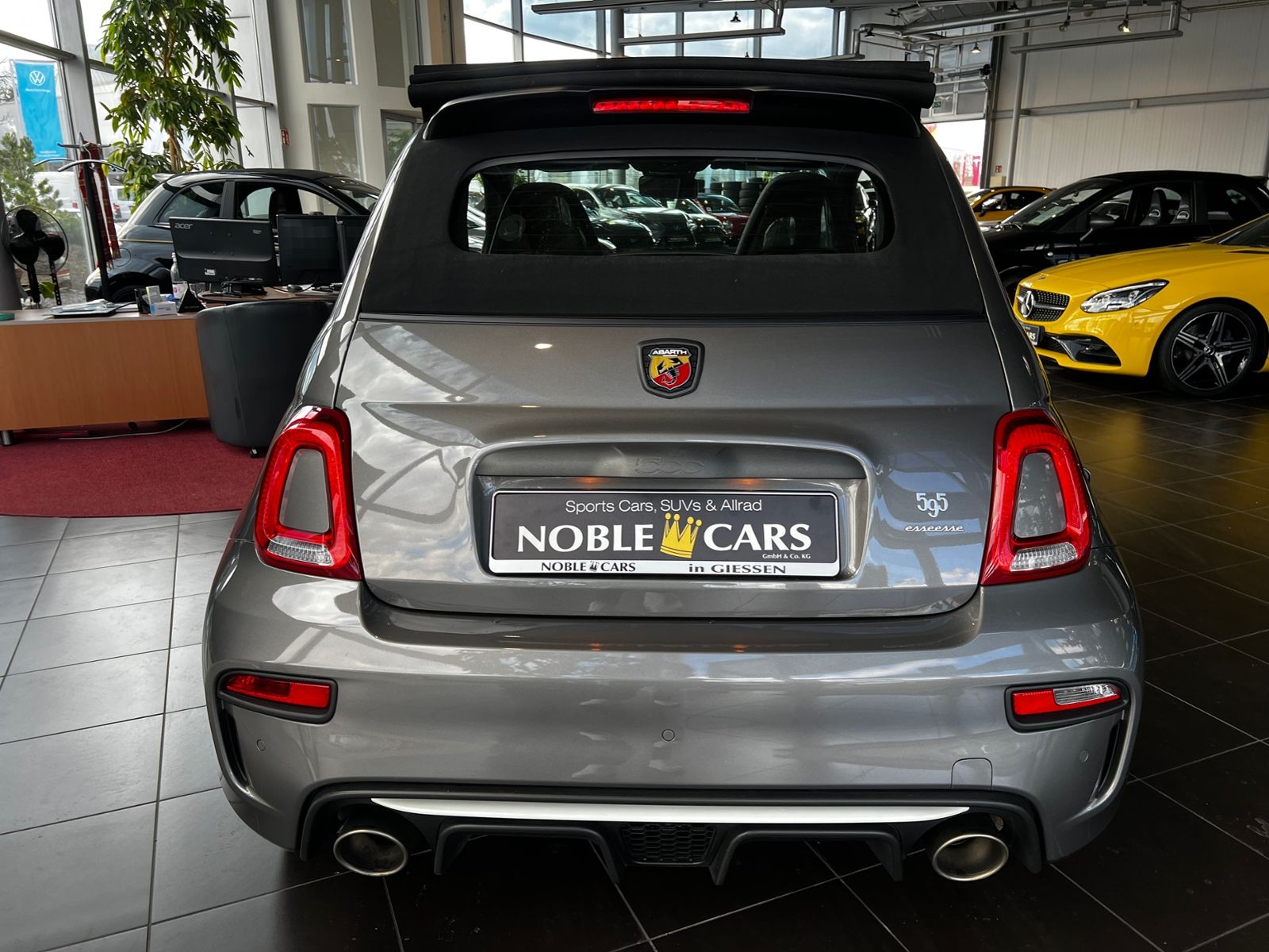 Fahrzeugabbildung Abarth 595C esseesse AKRAPOVIC XENON NAVI ALU
