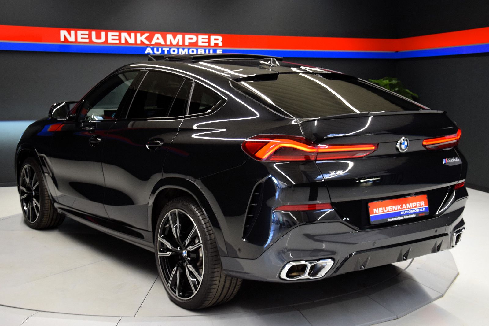 Fahrzeugabbildung BMW X6 M60i xDrive Pano B&W Sitzlüft HuD 22" Standhz
