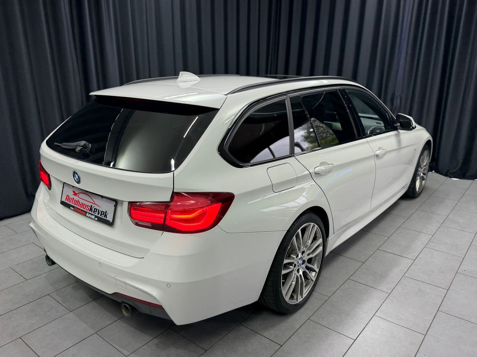 Fahrzeugabbildung BMW 340i Touring xDrive M Sport |H/K|HuD|AHK|PANO