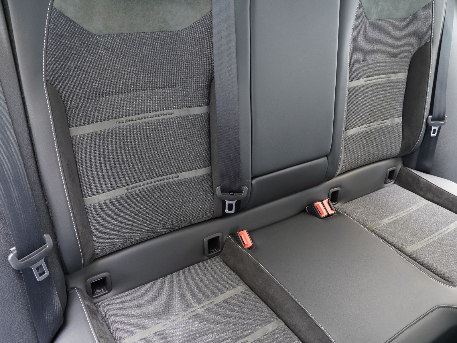 Fahrzeugabbildung SEAT Ateca 1.5 TSI ACT Xperience LED/NAVI/ACC/AHK